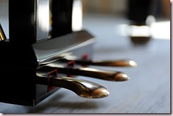 Pédales de piano propres et brillantes
