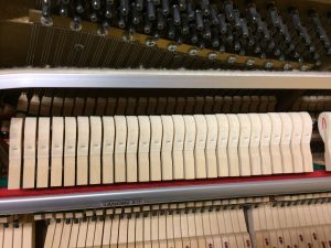 Pédale douce d'un piano droit non active