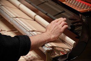 Réglage du piano avant le concert