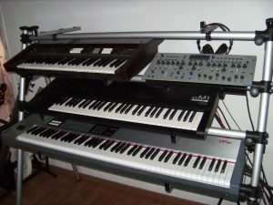 Synthtiseur-et-claviers-maitres