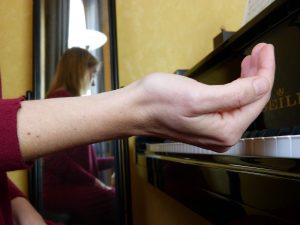 Forme de la main en cuvette