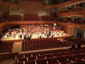 Salle de concert vide avant un concert