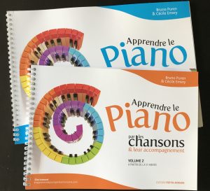Les deux volume de la méthode Apprendre le piano par les chansons