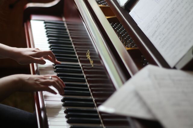 5 astuces pour apprendre le piano plus vite à l'âge adulte